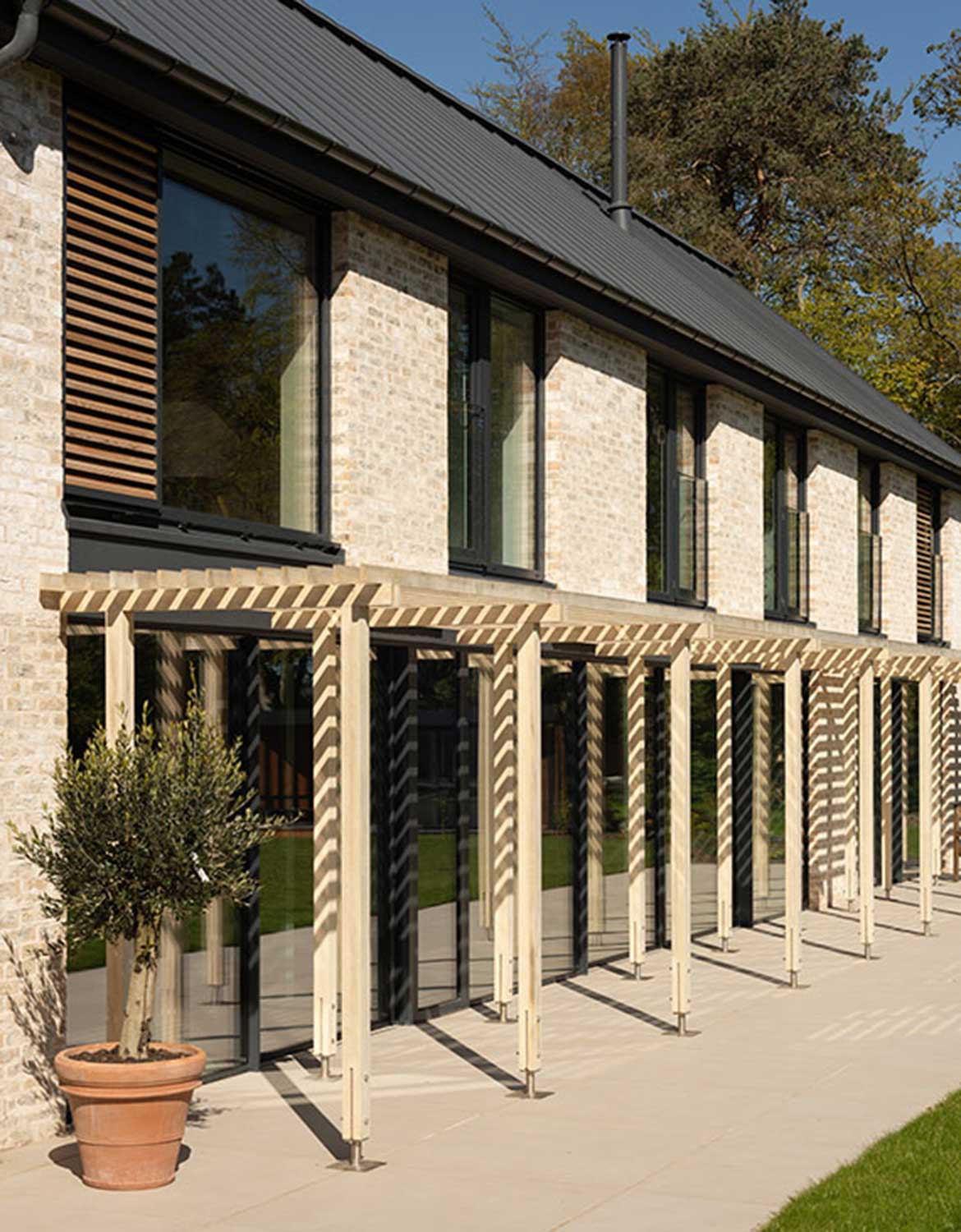 Tom-Manley-Zone-St-Andrews-Longhouse-pergola